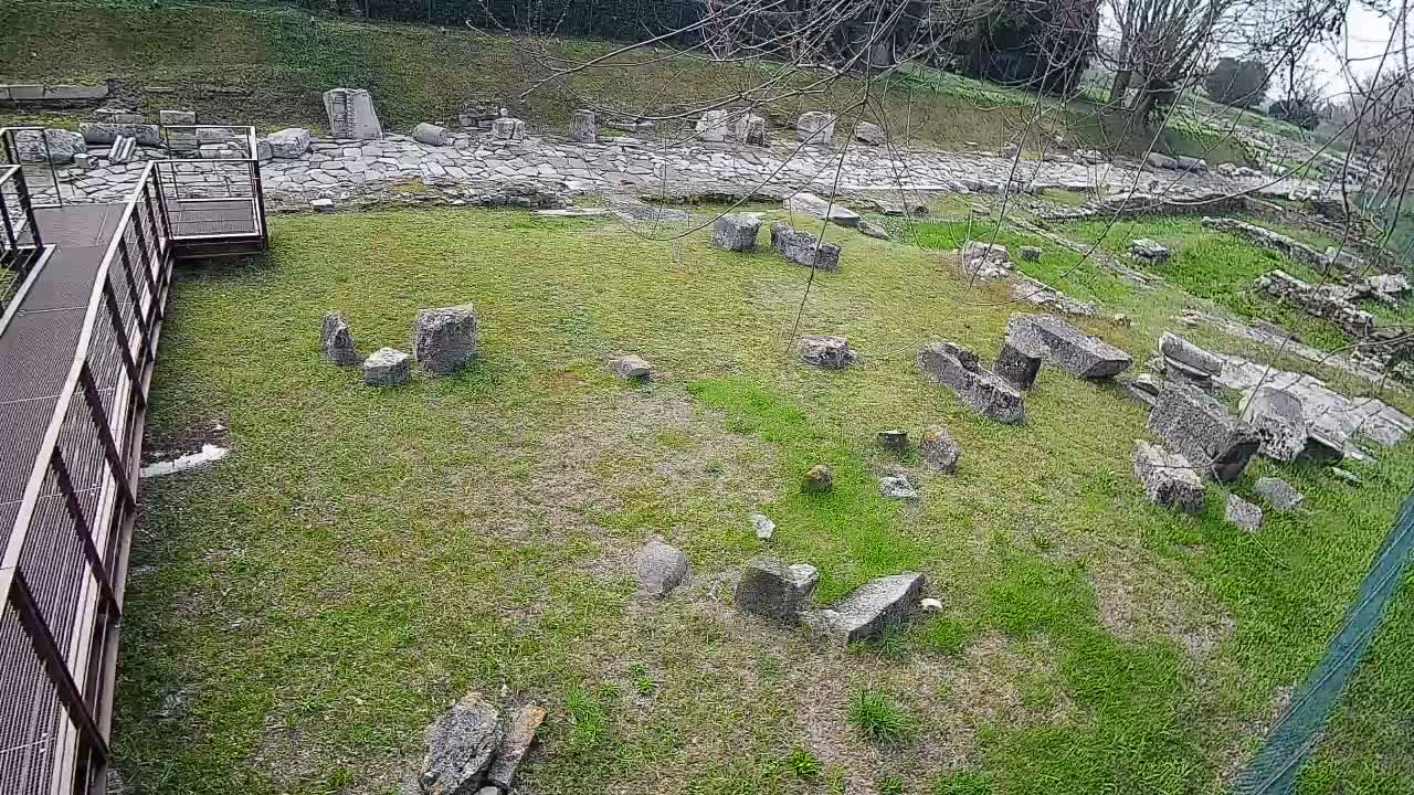 Akvileja – Decumano di Aratria Galla