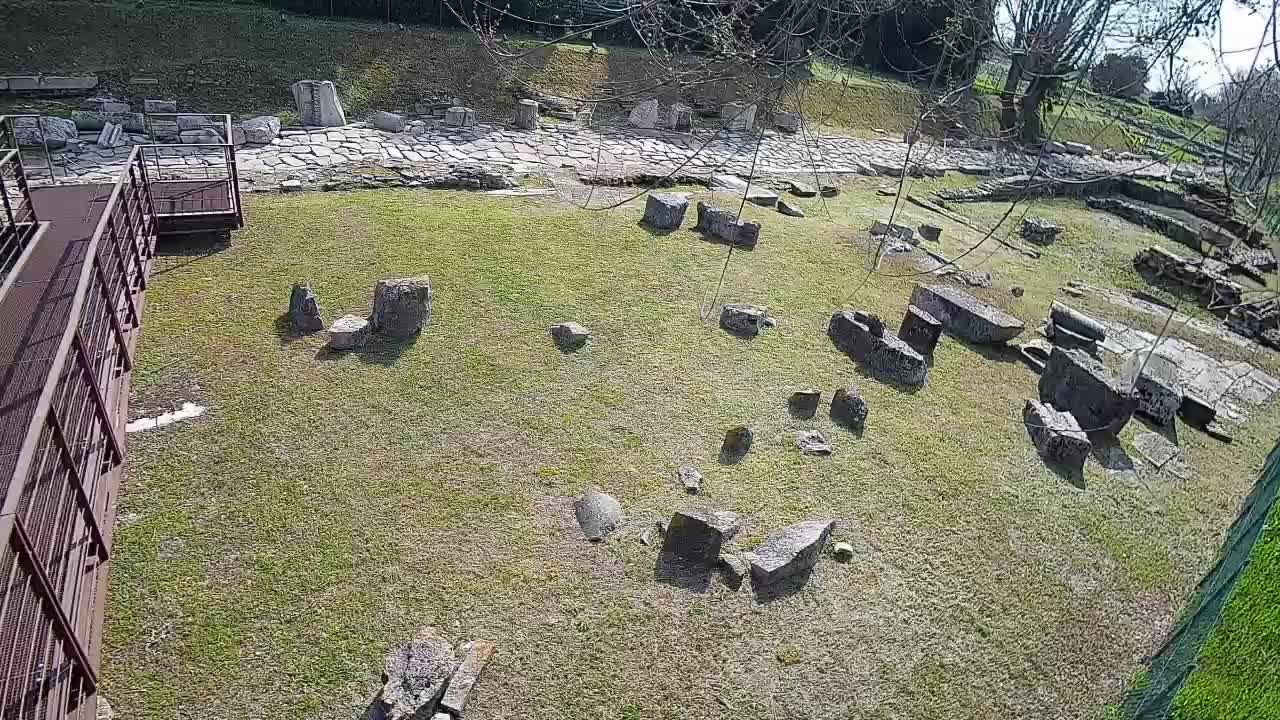 Akvileja – Decumano di Aratria Galla