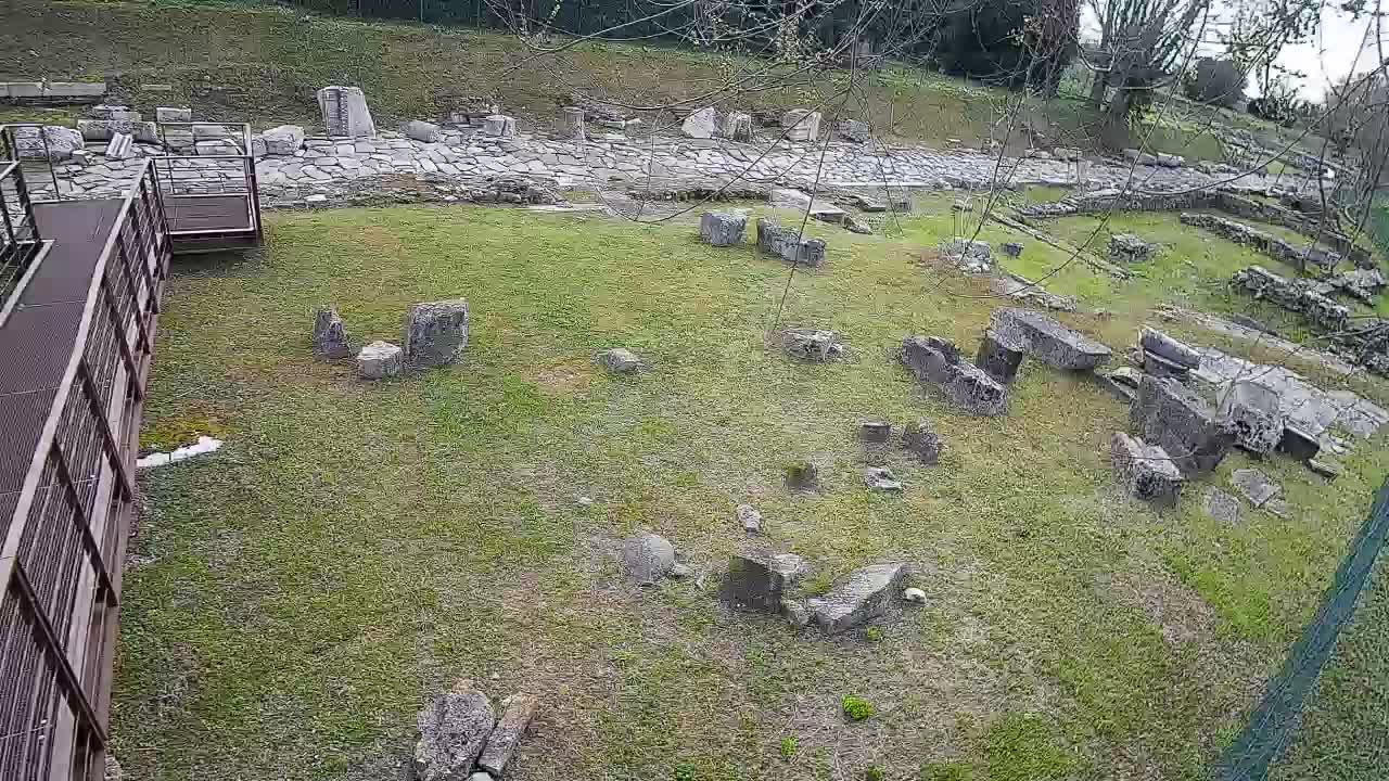 Akvileja – Decumano di Aratria Galla