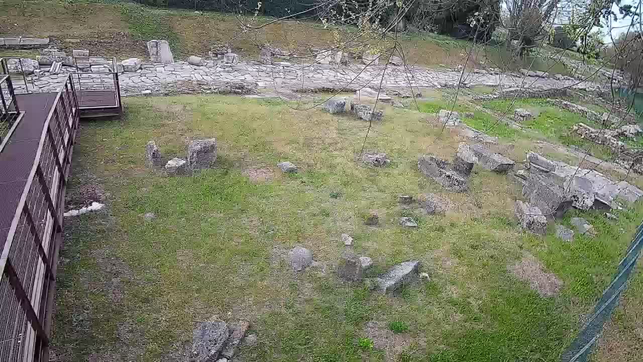 Akvileja – Decumano di Aratria Galla