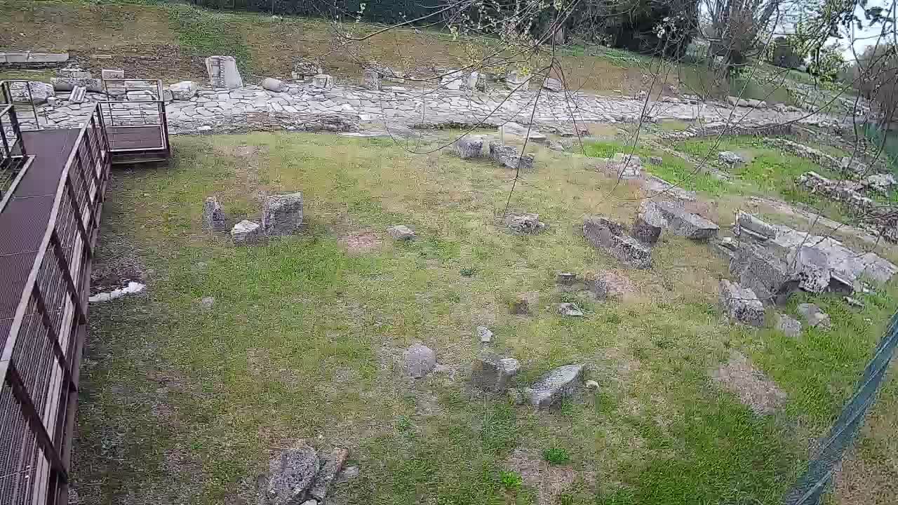 Akvileja – Decumano di Aratria Galla