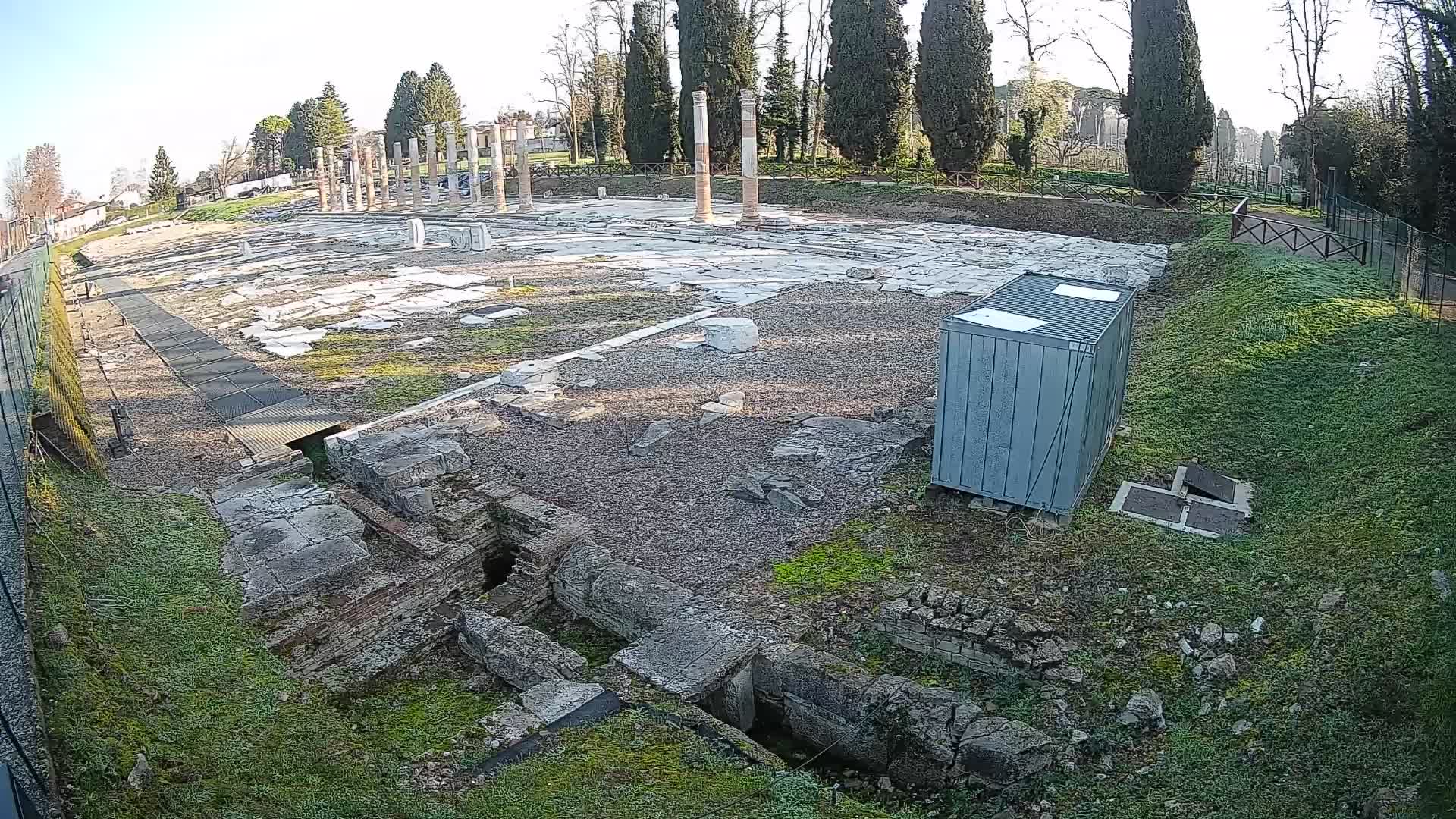 Spletna kamera Rimski forum Oglej – Pogled v živo na antično središče