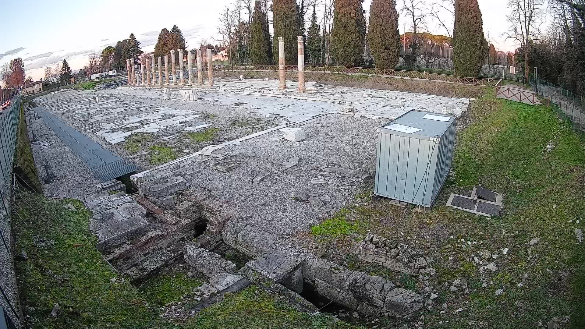 Spletna kamera Rimski forum Oglej – Pogled v živo na antično središče