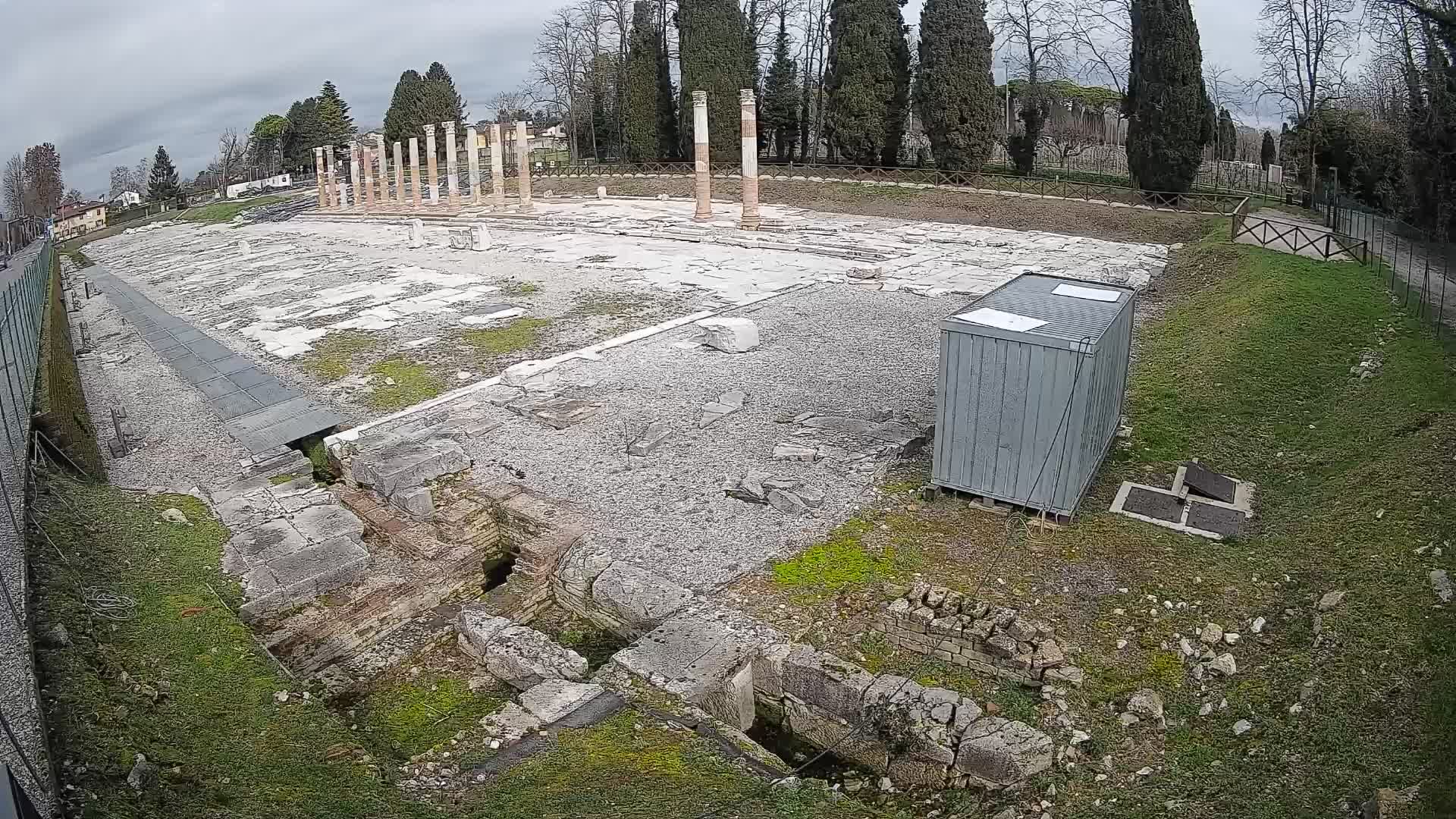 Spletna kamera Rimski forum Oglej – Pogled v živo na antično središče