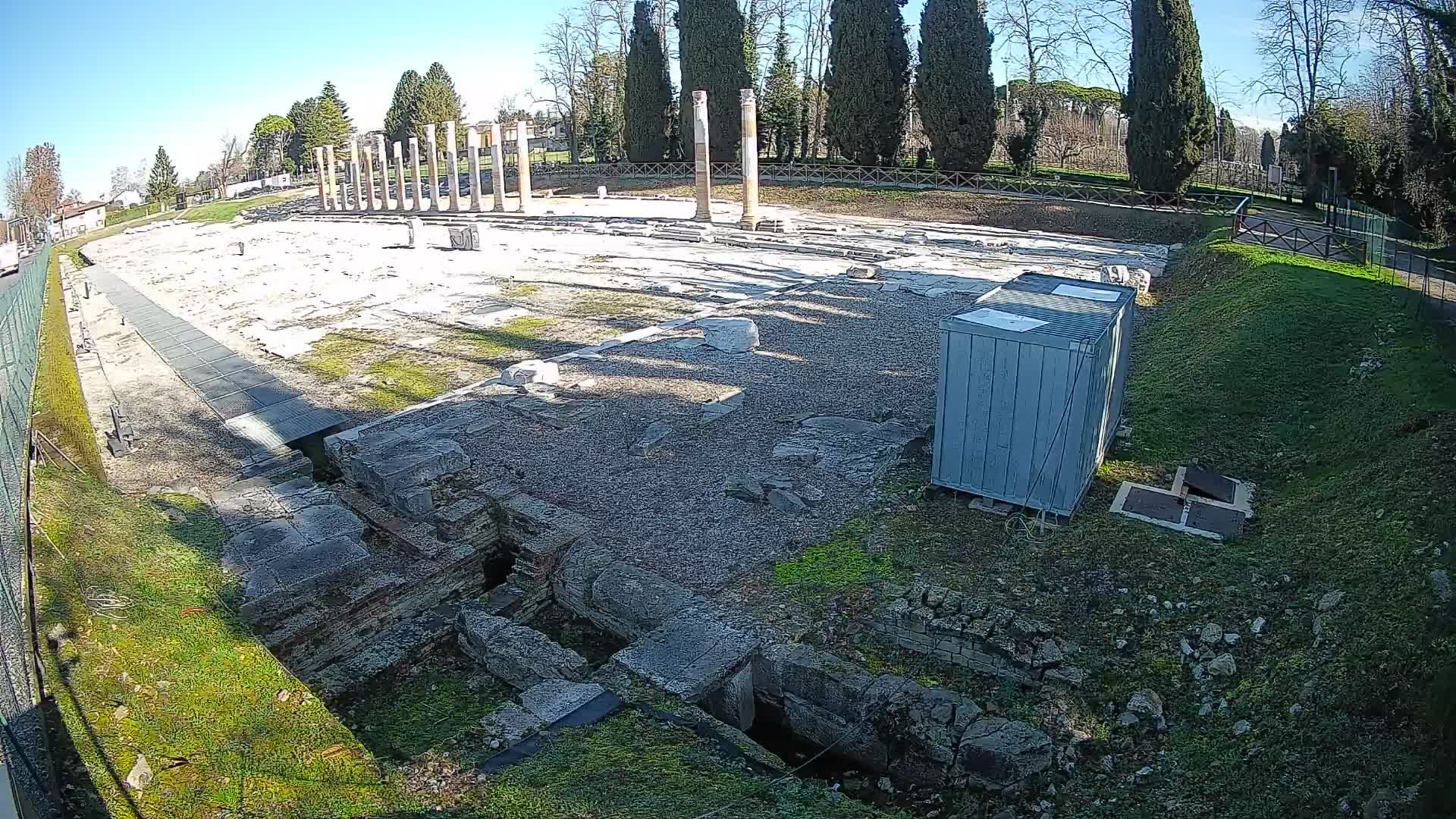 Spletna kamera Rimski forum Oglej – Pogled v živo na antično središče