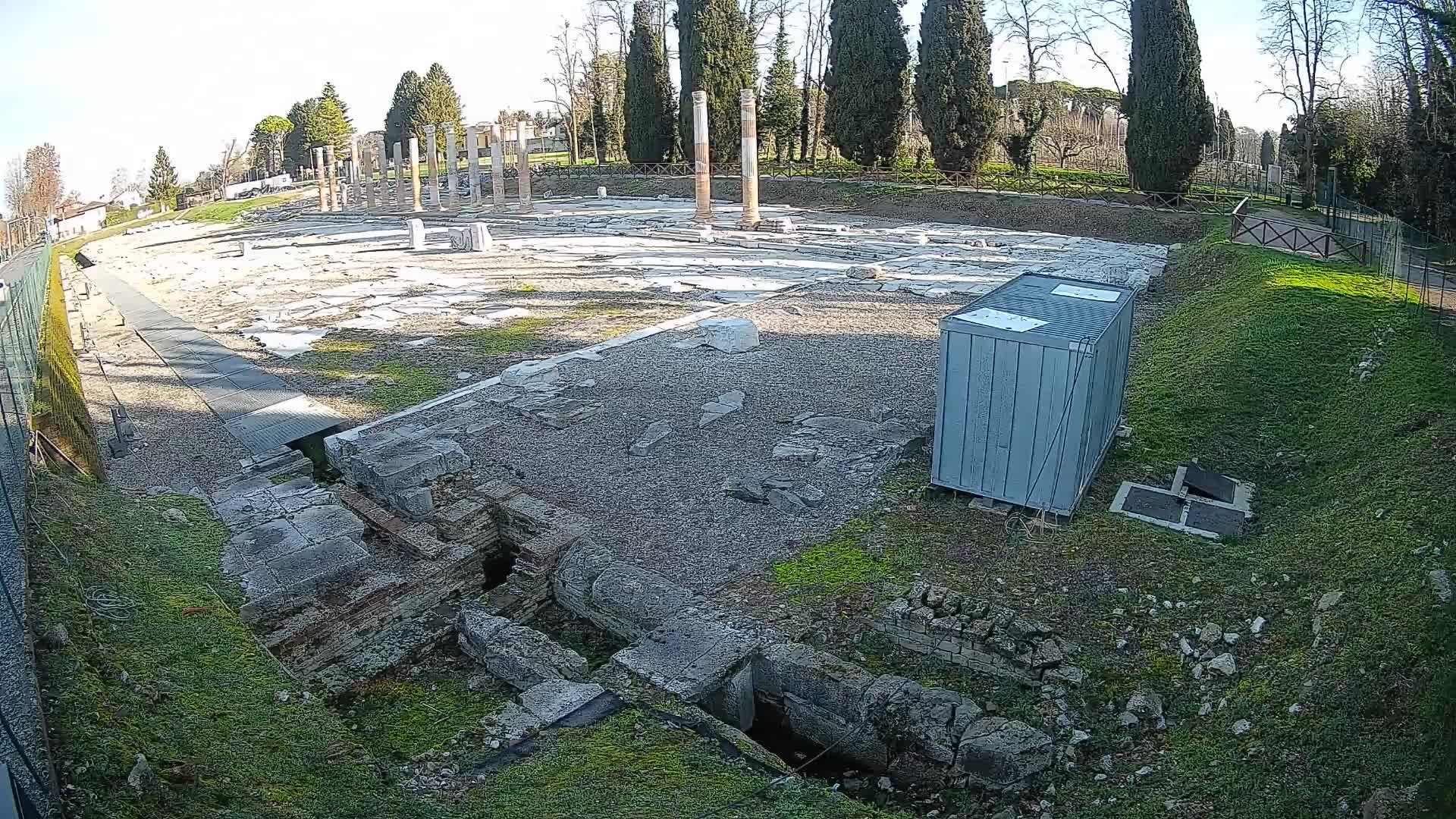 Spletna kamera Rimski forum Oglej – Pogled v živo na antično središče