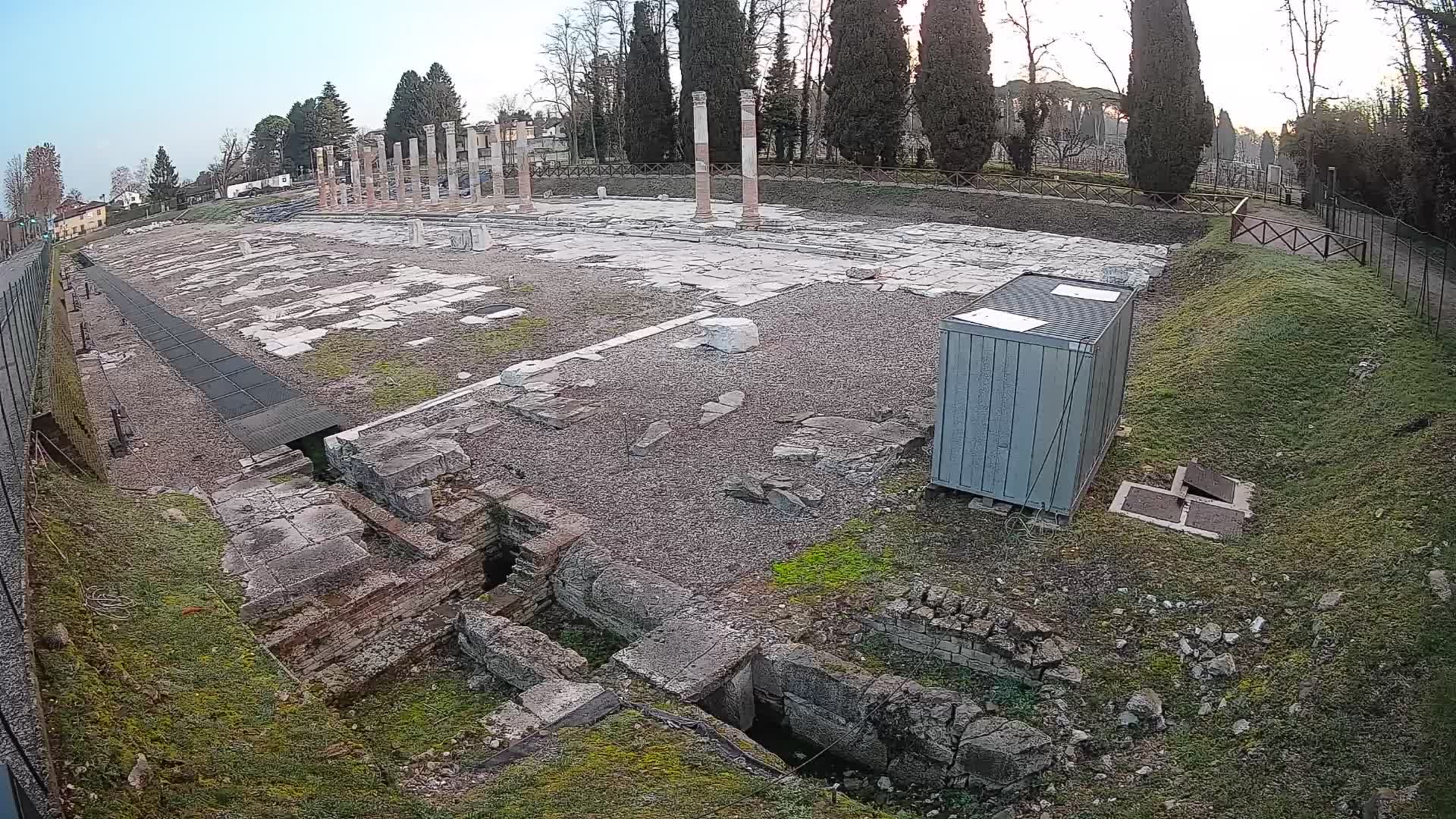 Spletna kamera Rimski forum Oglej – Pogled v živo na antično središče