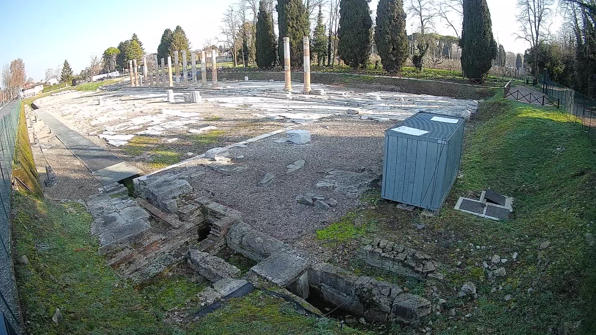 Spletna kamera Rimski forum Oglej – Pogled v živo na antično središče