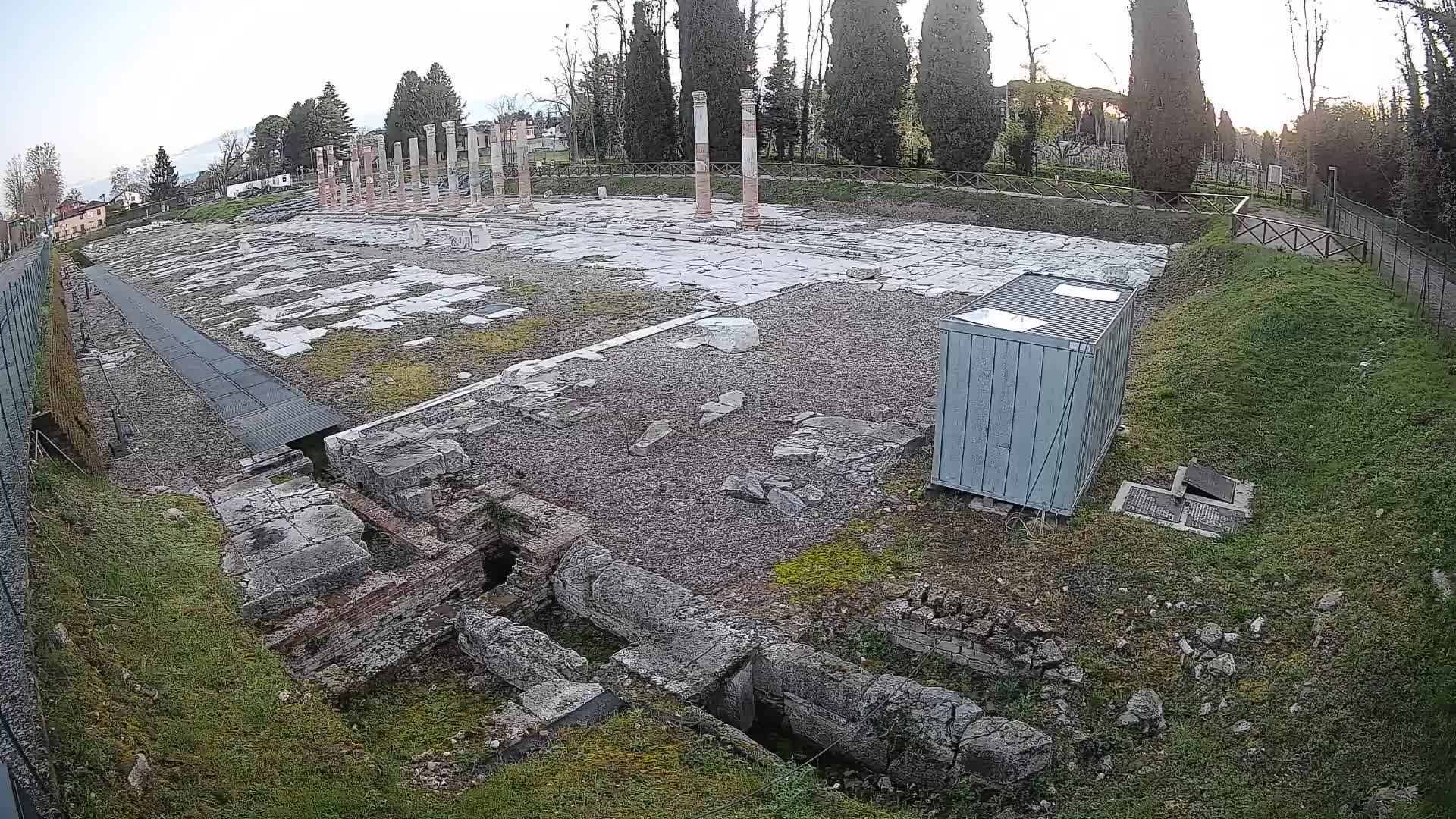 Spletna kamera Rimski forum Oglej – Pogled v živo na antično središče