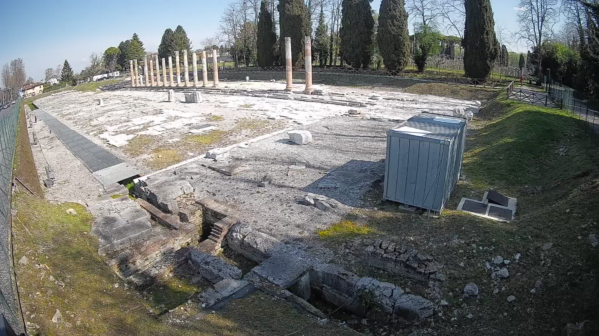 Spletna kamera Rimski forum Oglej – Pogled v živo na antično središče