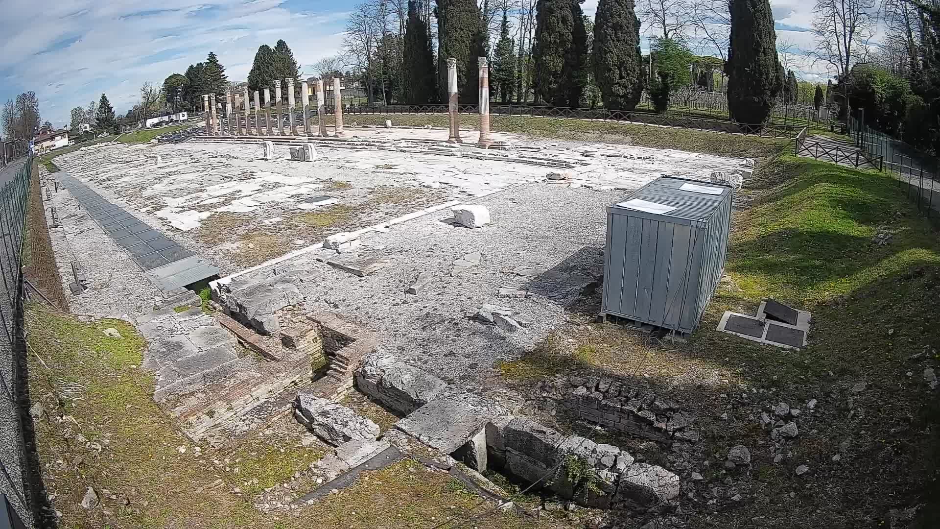 Spletna kamera Rimski forum Oglej – Pogled v živo na antično središče