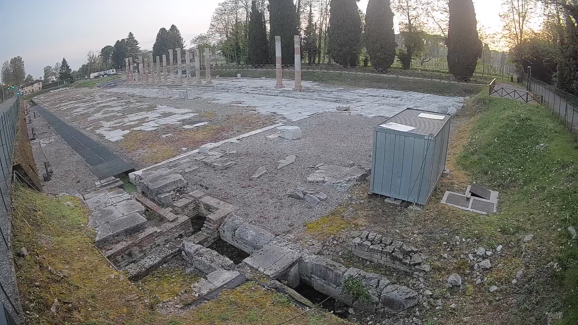 Spletna kamera Rimski forum Oglej – Pogled v živo na antično središče