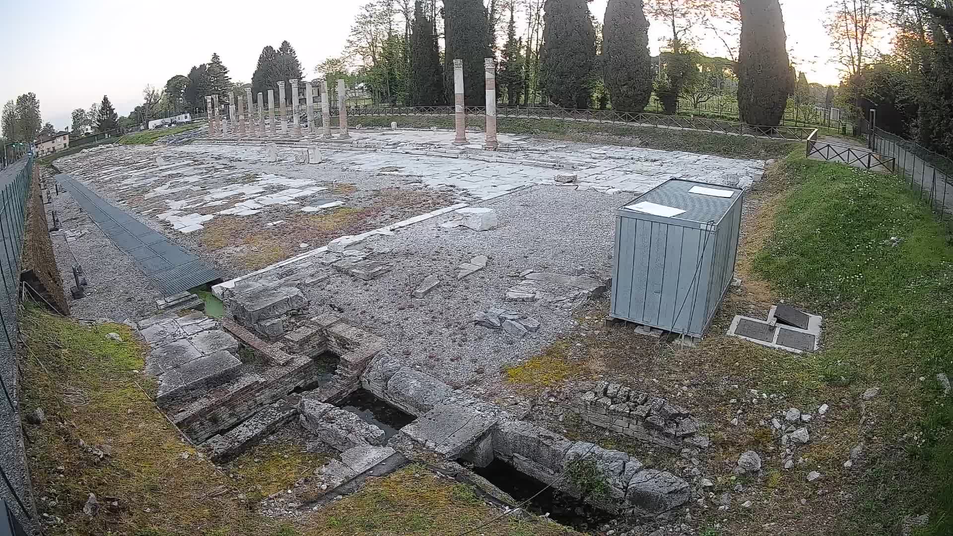 Spletna kamera Rimski forum Oglej – Pogled v živo na antično središče