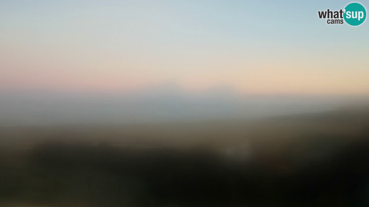 Spletna kamera Torre dei Corsari – Pogled v živo na plažo s Punta Usai