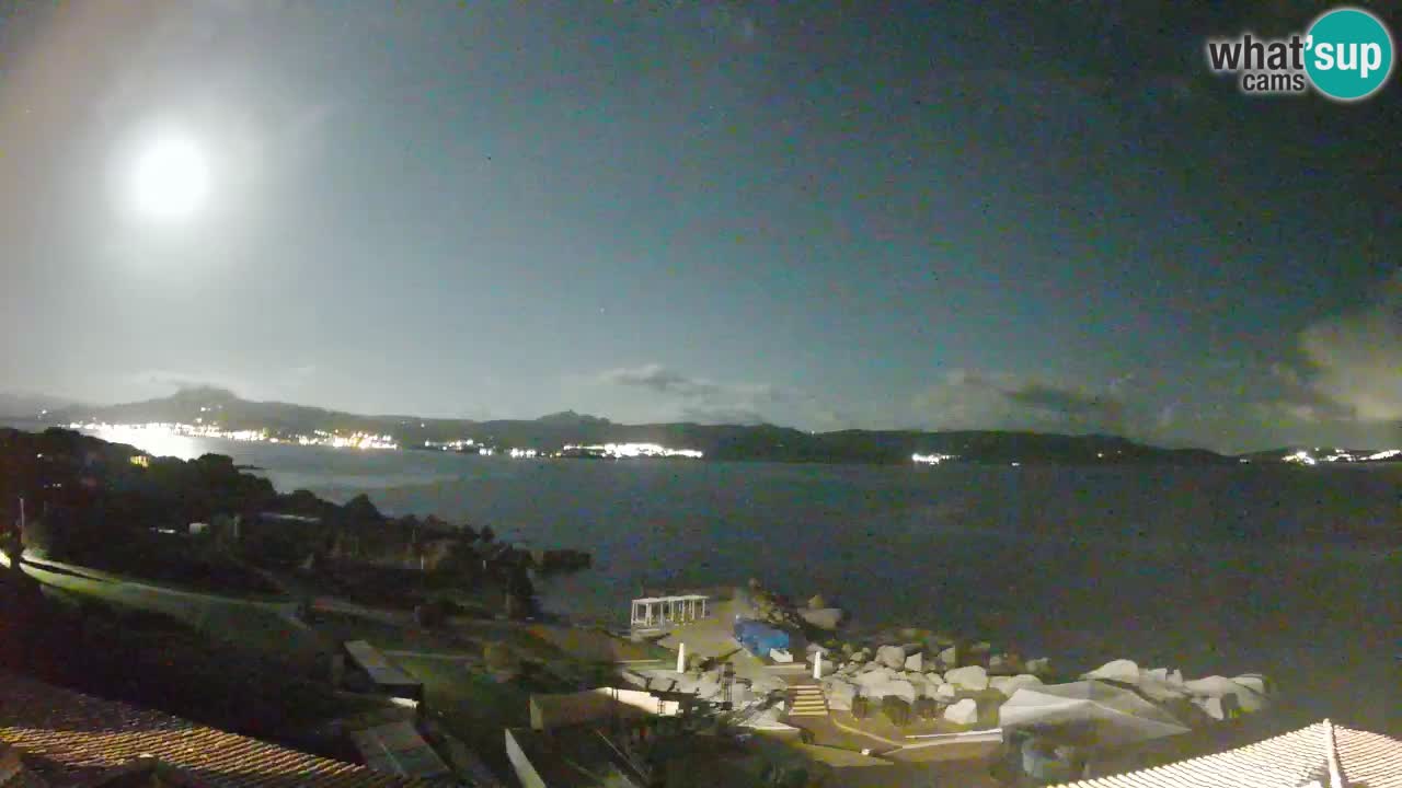 V živo Phi Beach – Forte Cappellini spletna kamera Porto Cervo – Arzachena – Sardinija