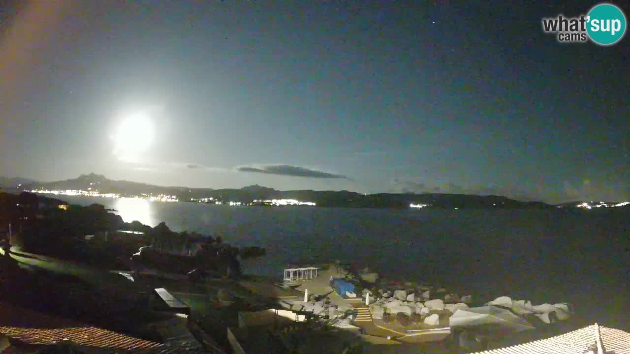 V živo Phi Beach – Forte Cappellini spletna kamera Porto Cervo – Arzachena – Sardinija