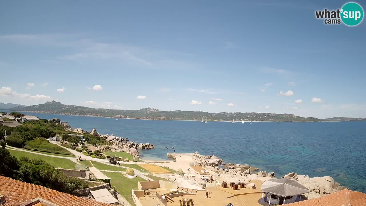 V živo Phi Beach – Forte Cappellini spletna kamera Porto Cervo – Arzachena – Sardinija