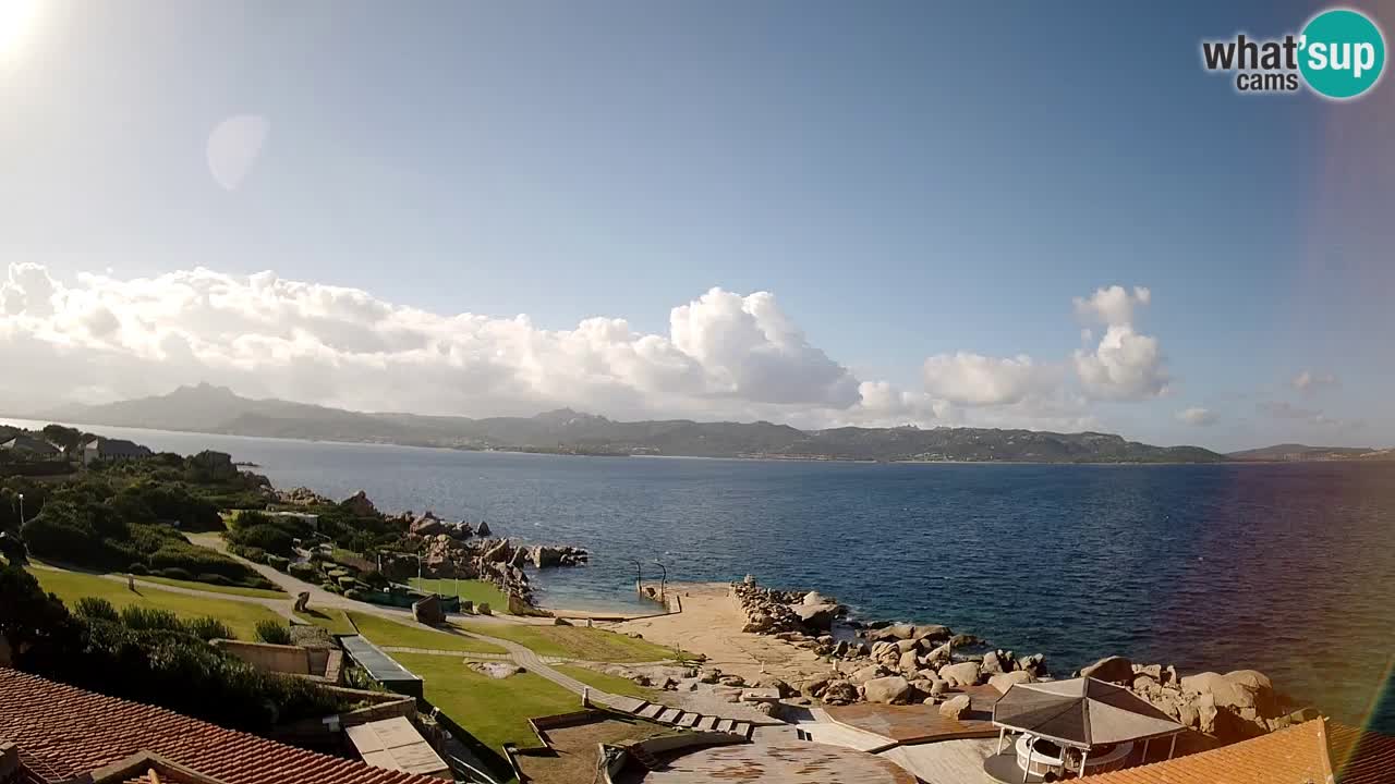 V živo Phi Beach – Forte Cappellini spletna kamera Porto Cervo – Arzachena – Sardinija