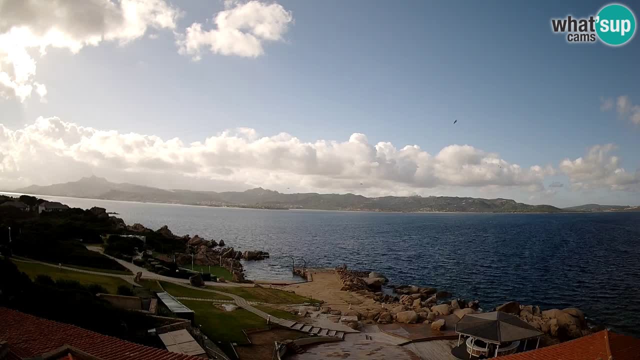 V živo Phi Beach – Forte Cappellini spletna kamera Porto Cervo – Arzachena – Sardinija