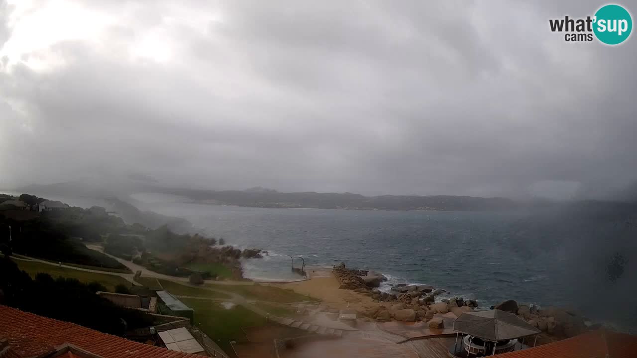 V živo Phi Beach – Forte Cappellini spletna kamera Porto Cervo – Arzachena – Sardinija