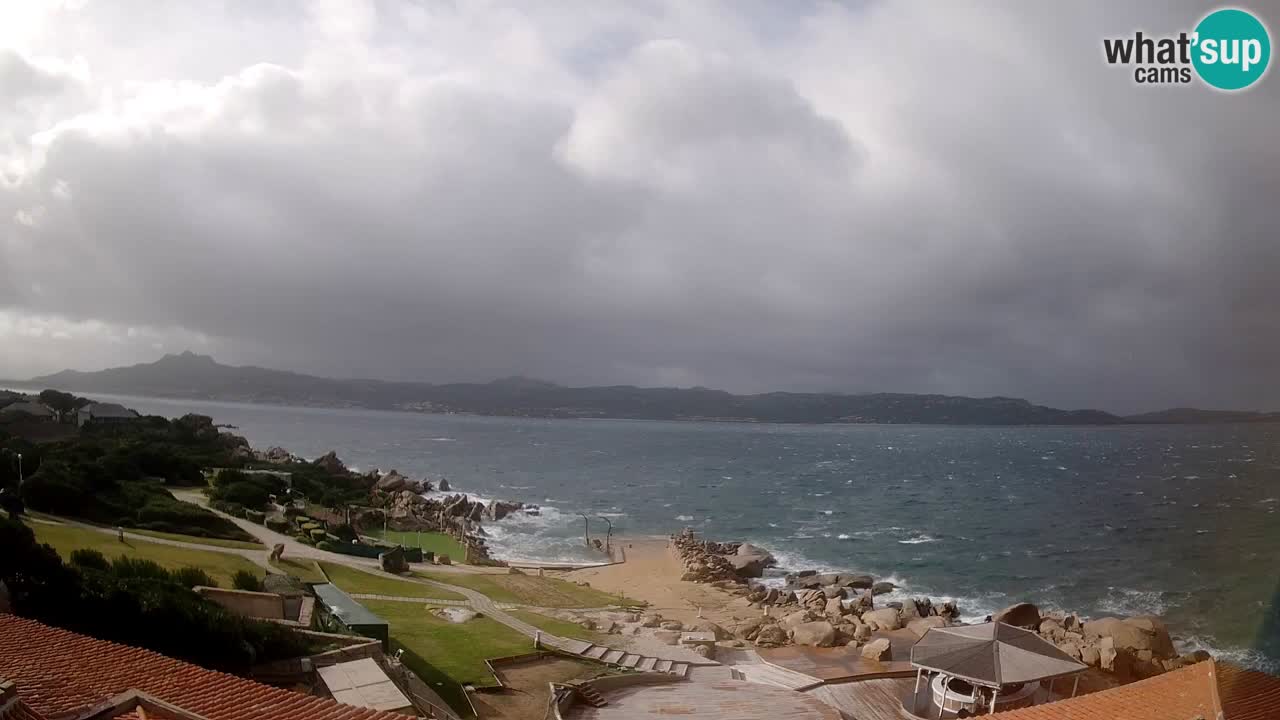 V živo Phi Beach – Forte Cappellini spletna kamera Porto Cervo – Arzachena – Sardinija