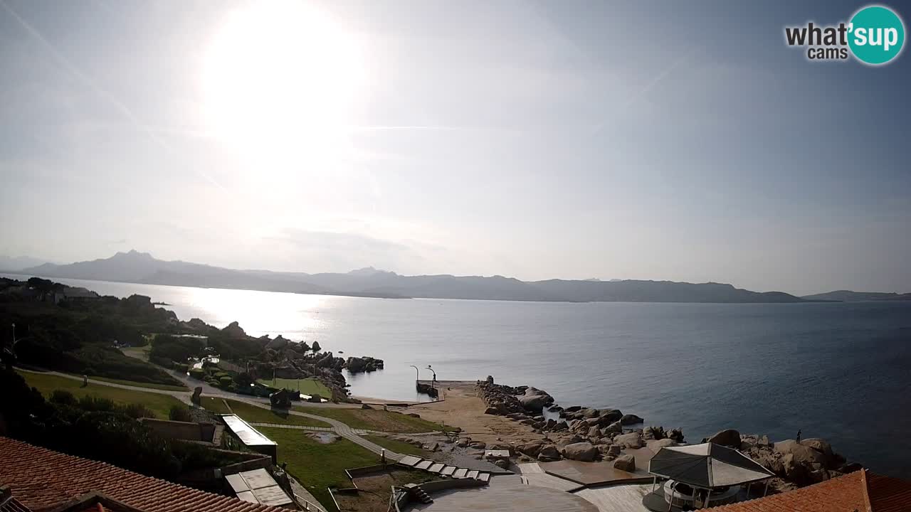 V živo Phi Beach – Forte Cappellini spletna kamera Porto Cervo – Arzachena – Sardinija