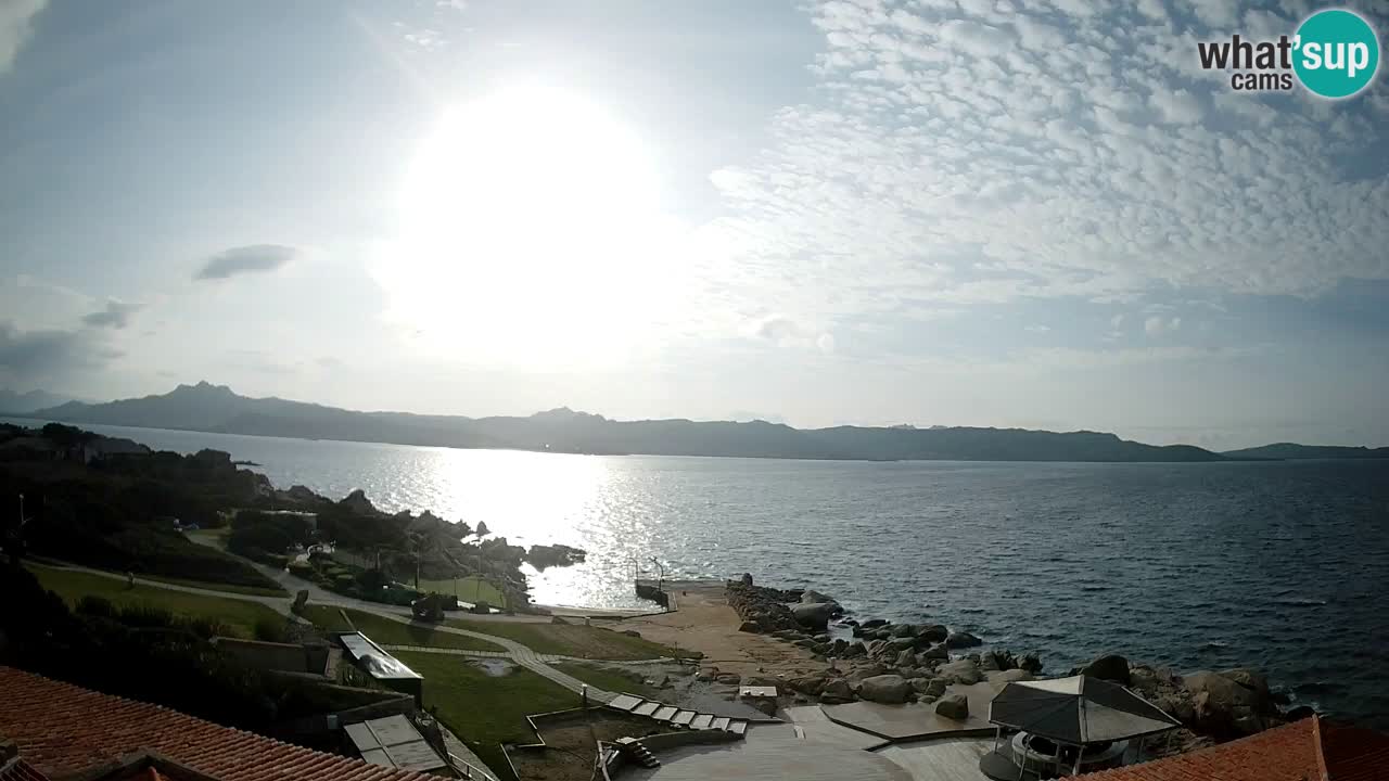 V živo Phi Beach – Forte Cappellini spletna kamera Porto Cervo – Arzachena – Sardinija