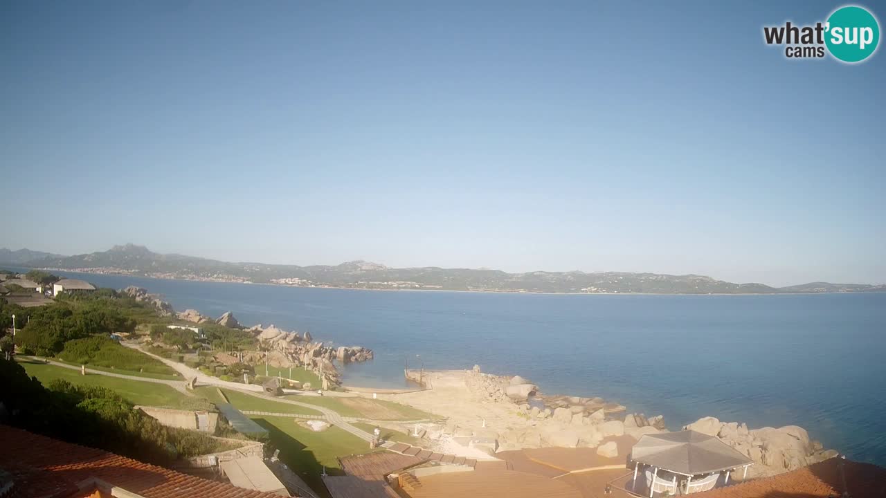 V živo Phi Beach – Forte Cappellini spletna kamera Porto Cervo – Arzachena – Sardinija