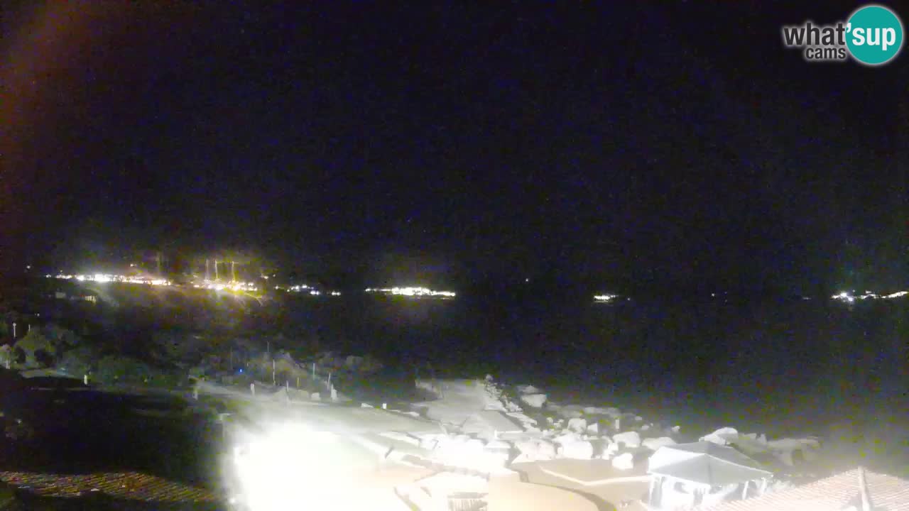 V živo Phi Beach – Forte Cappellini spletna kamera Porto Cervo – Arzachena – Sardinija