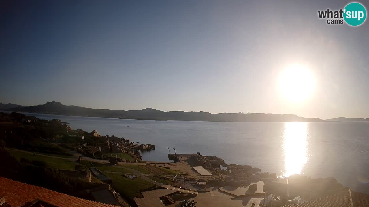 V živo Phi Beach – Forte Cappellini spletna kamera Porto Cervo – Arzachena – Sardinija