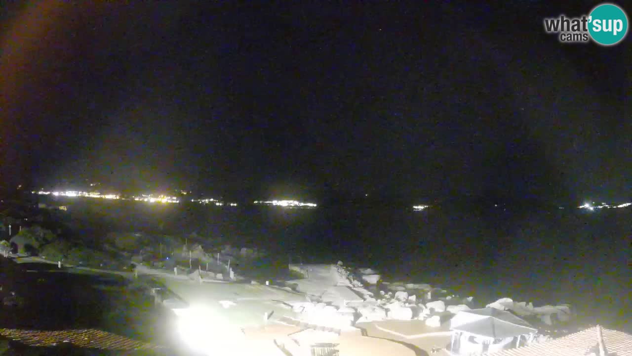 V živo Phi Beach – Forte Cappellini spletna kamera Porto Cervo – Arzachena – Sardinija
