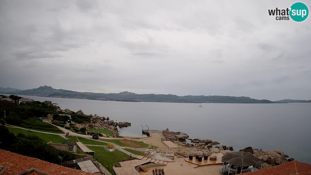 V živo Phi Beach – Forte Cappellini spletna kamera Porto Cervo – Arzachena – Sardinija