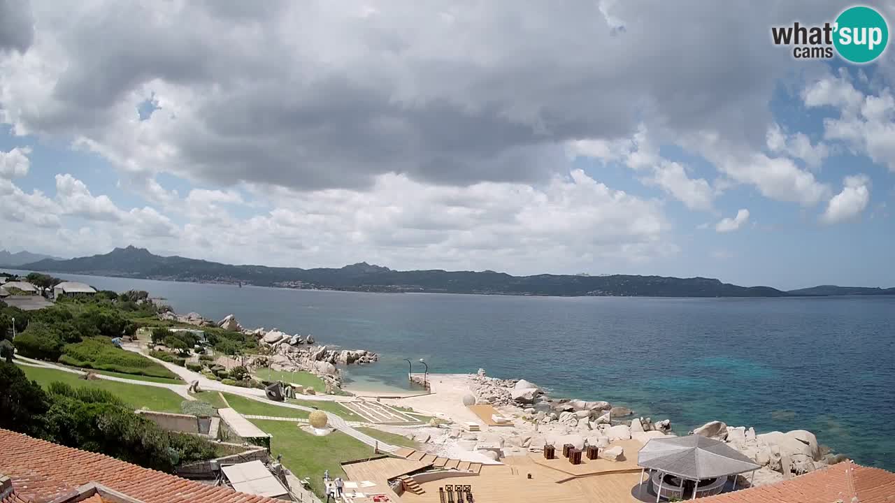V živo Phi Beach – Forte Cappellini spletna kamera Porto Cervo – Arzachena – Sardinija