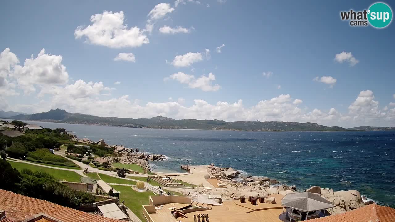 V živo Phi Beach – Forte Cappellini spletna kamera Porto Cervo – Arzachena – Sardinija