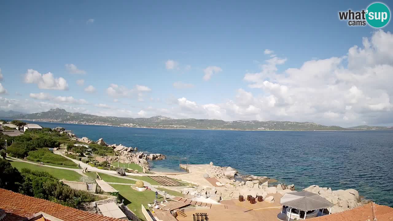 V živo Phi Beach – Forte Cappellini spletna kamera Porto Cervo – Arzachena – Sardinija