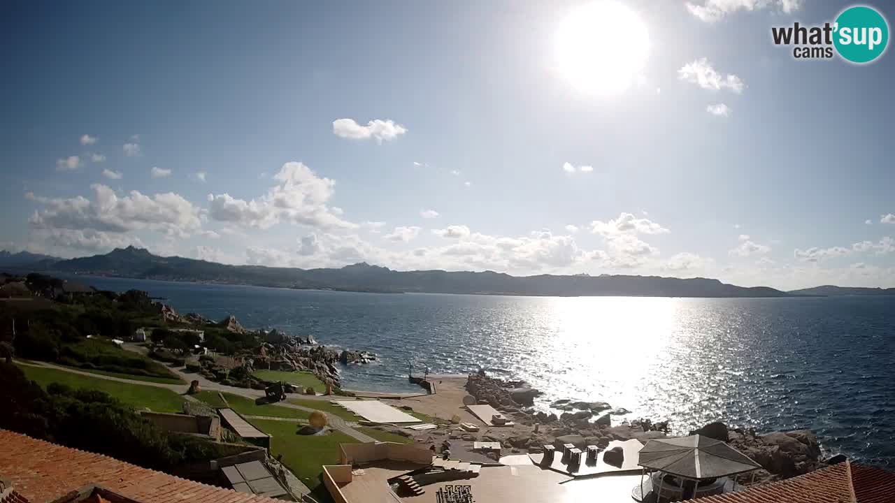 V živo Phi Beach – Forte Cappellini spletna kamera Porto Cervo – Arzachena – Sardinija