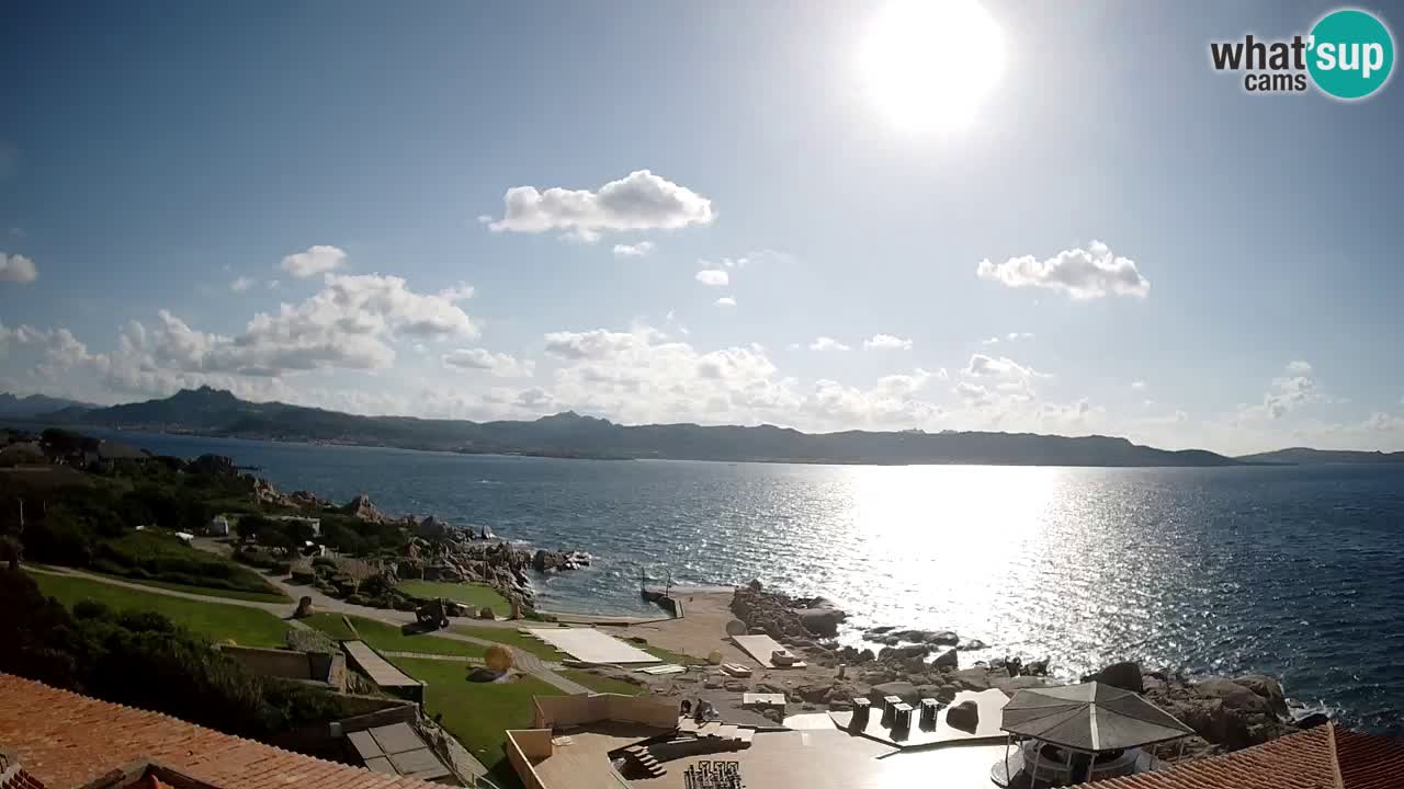 V živo Phi Beach – Forte Cappellini spletna kamera Porto Cervo – Arzachena – Sardinija