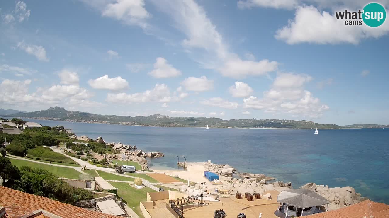 V živo Phi Beach – Forte Cappellini spletna kamera Porto Cervo – Arzachena – Sardinija