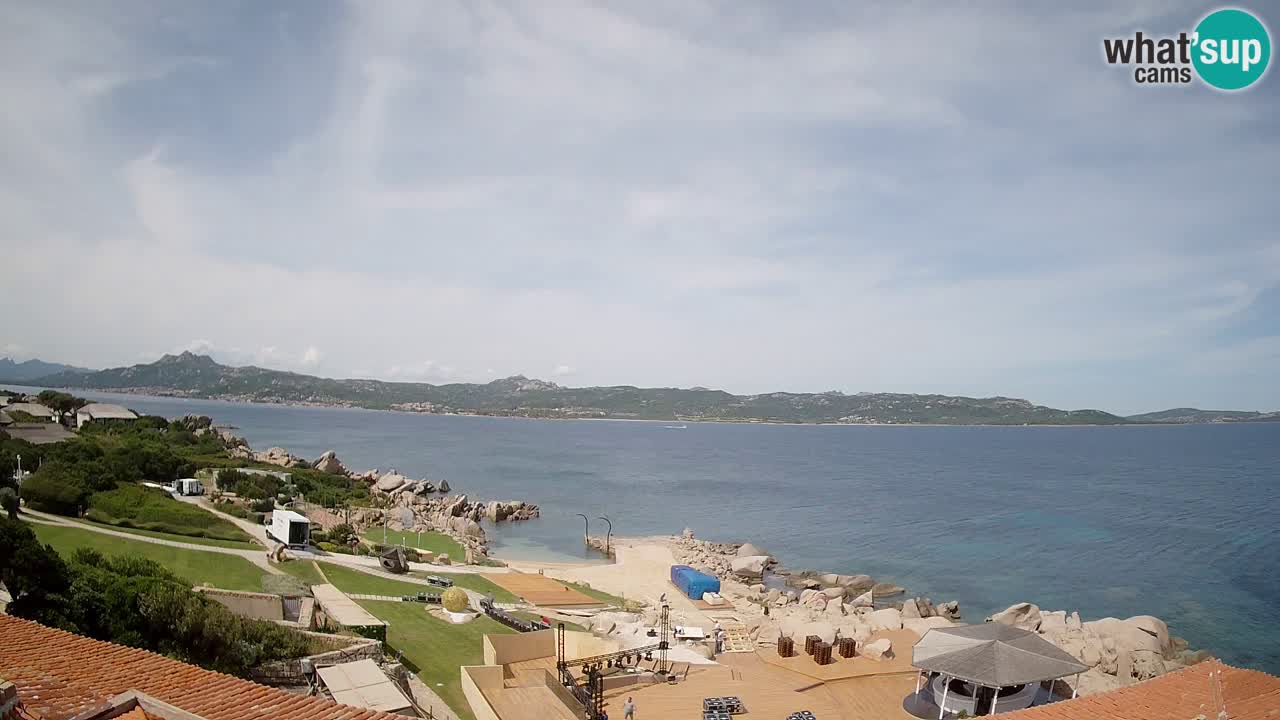 V živo Phi Beach – Forte Cappellini spletna kamera Porto Cervo – Arzachena – Sardinija