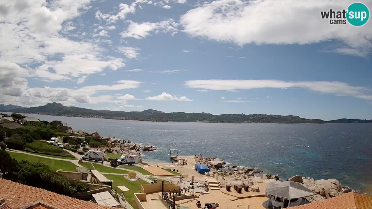 V živo Phi Beach – Forte Cappellini spletna kamera Porto Cervo – Arzachena – Sardinija