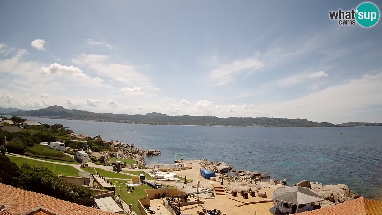 V živo Phi Beach – Forte Cappellini spletna kamera Porto Cervo – Arzachena – Sardinija