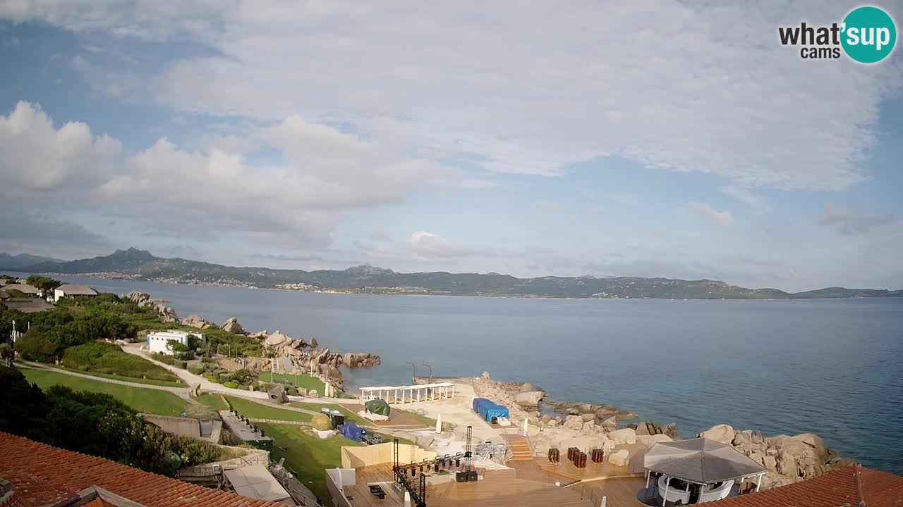 V živo Phi Beach – Forte Cappellini spletna kamera Porto Cervo – Arzachena – Sardinija