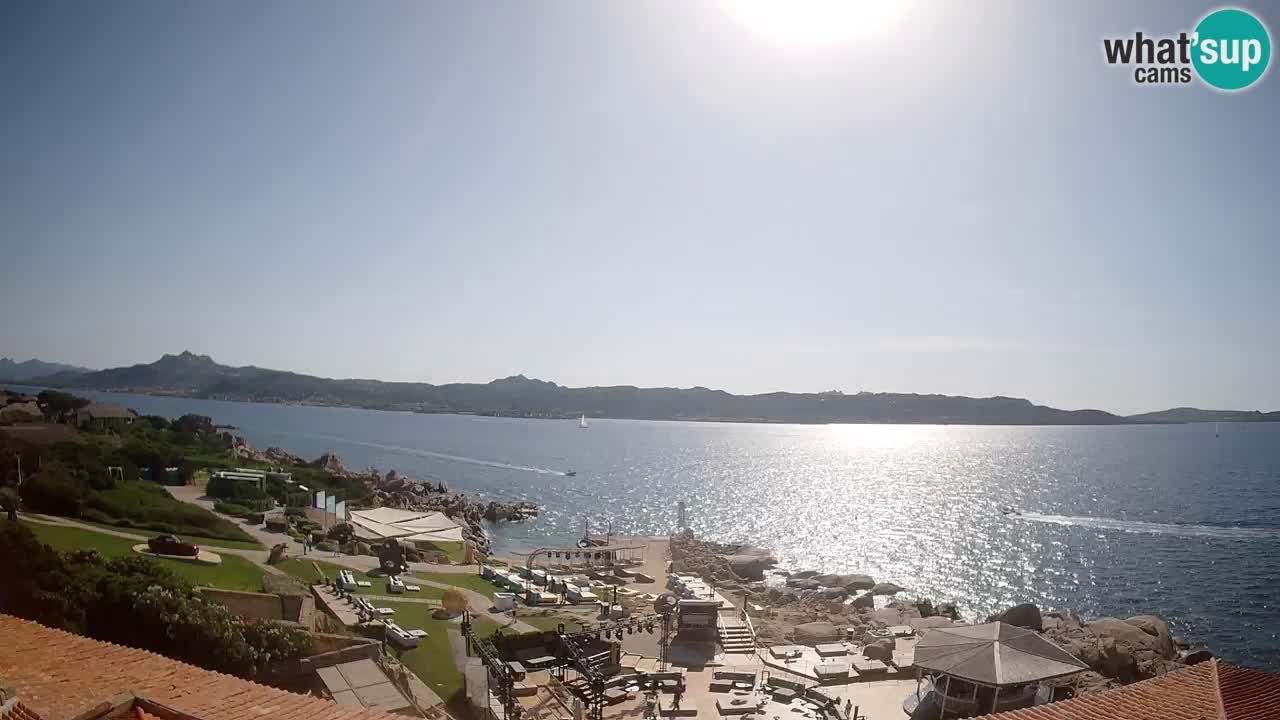 V živo Phi Beach – Forte Cappellini spletna kamera Porto Cervo – Arzachena – Sardinija