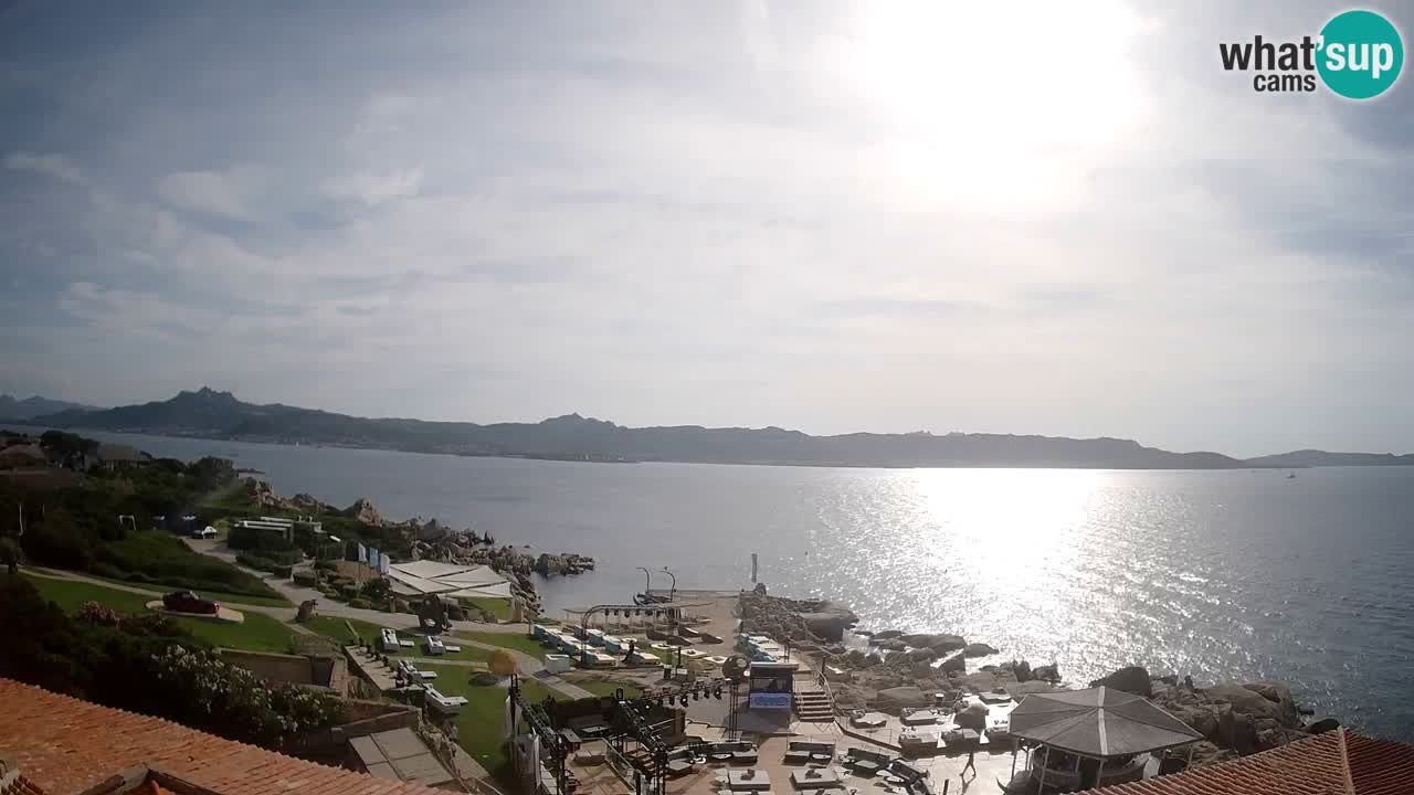 V živo Phi Beach – Forte Cappellini spletna kamera Porto Cervo – Arzachena – Sardinija