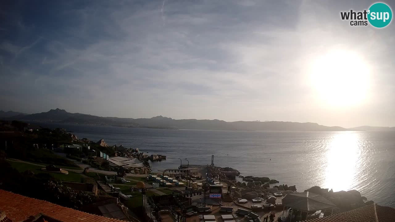 V živo Phi Beach – Forte Cappellini spletna kamera Porto Cervo – Arzachena – Sardinija