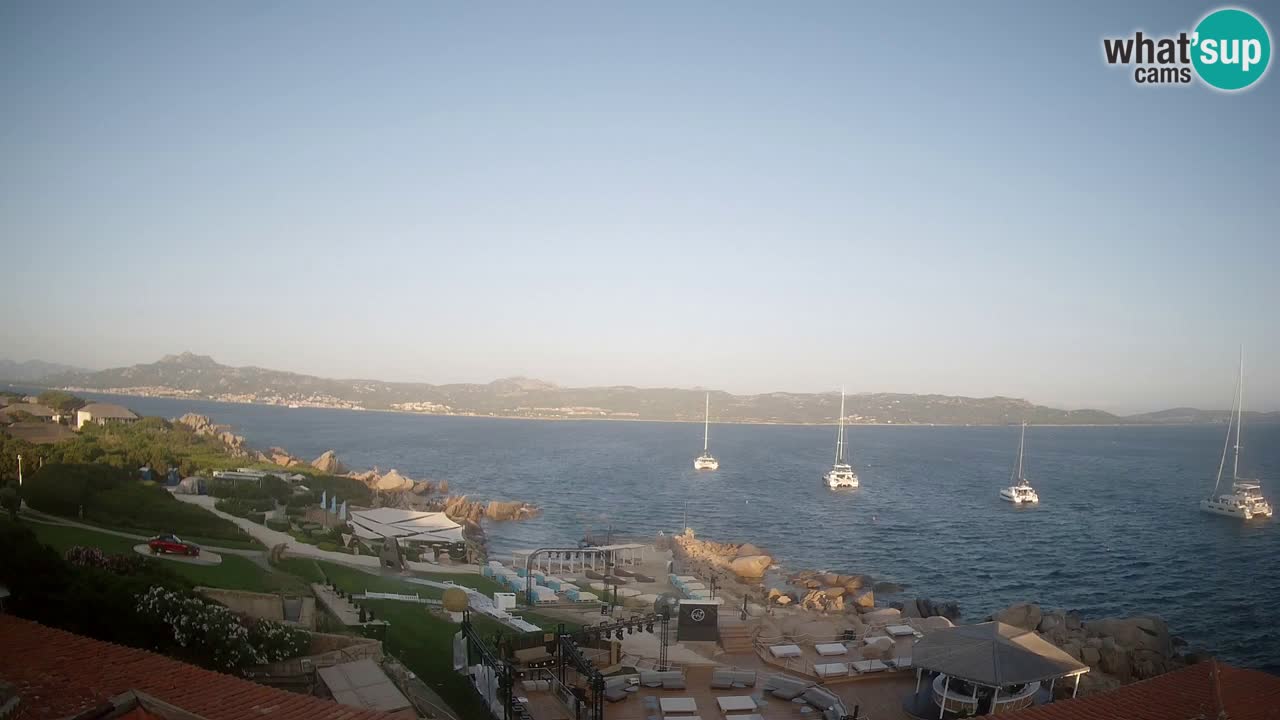 U živo Phi Beach – Forte Cappellini web kamera Porto Cervo – Arzachena – Sardinija