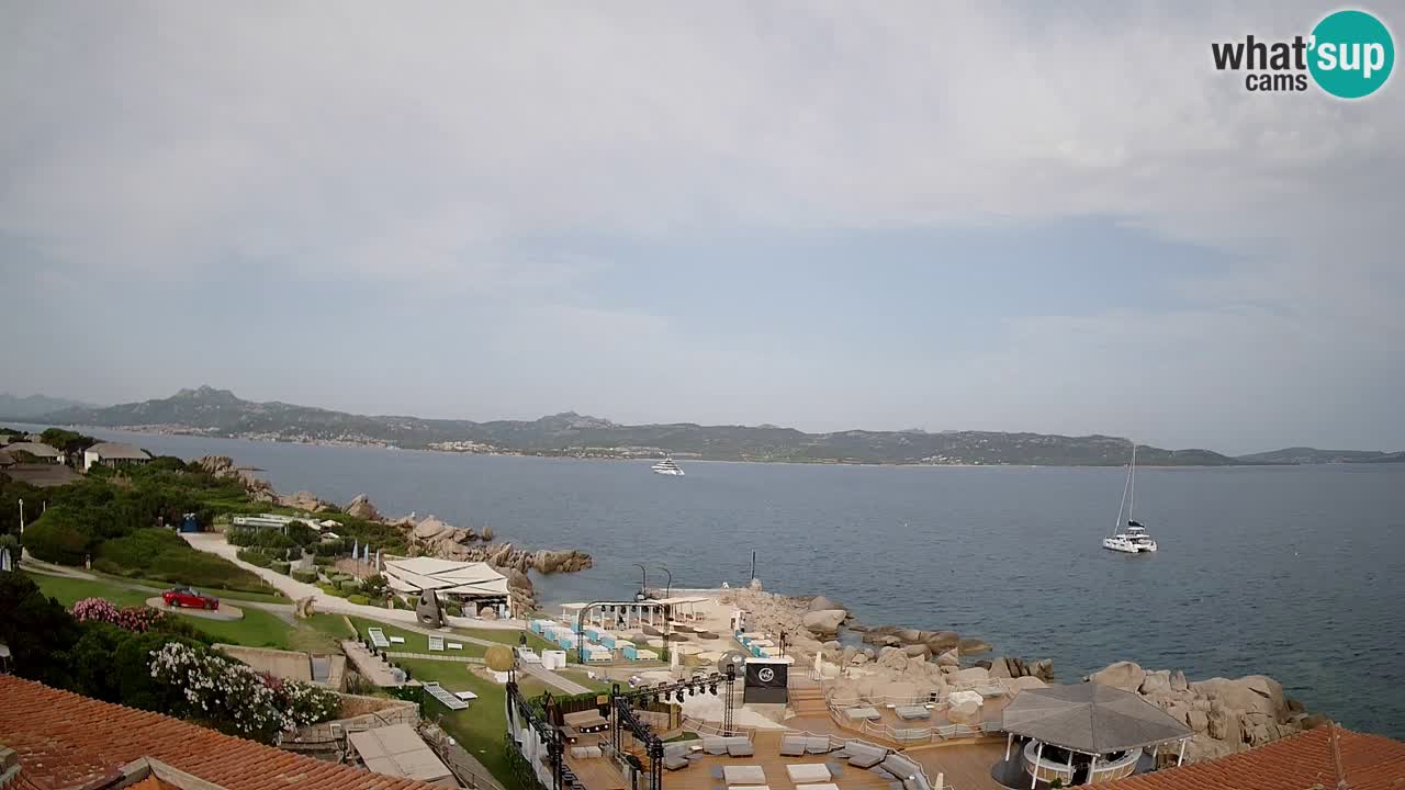 V živo Phi Beach – Forte Cappellini spletna kamera Porto Cervo – Arzachena – Sardinija
