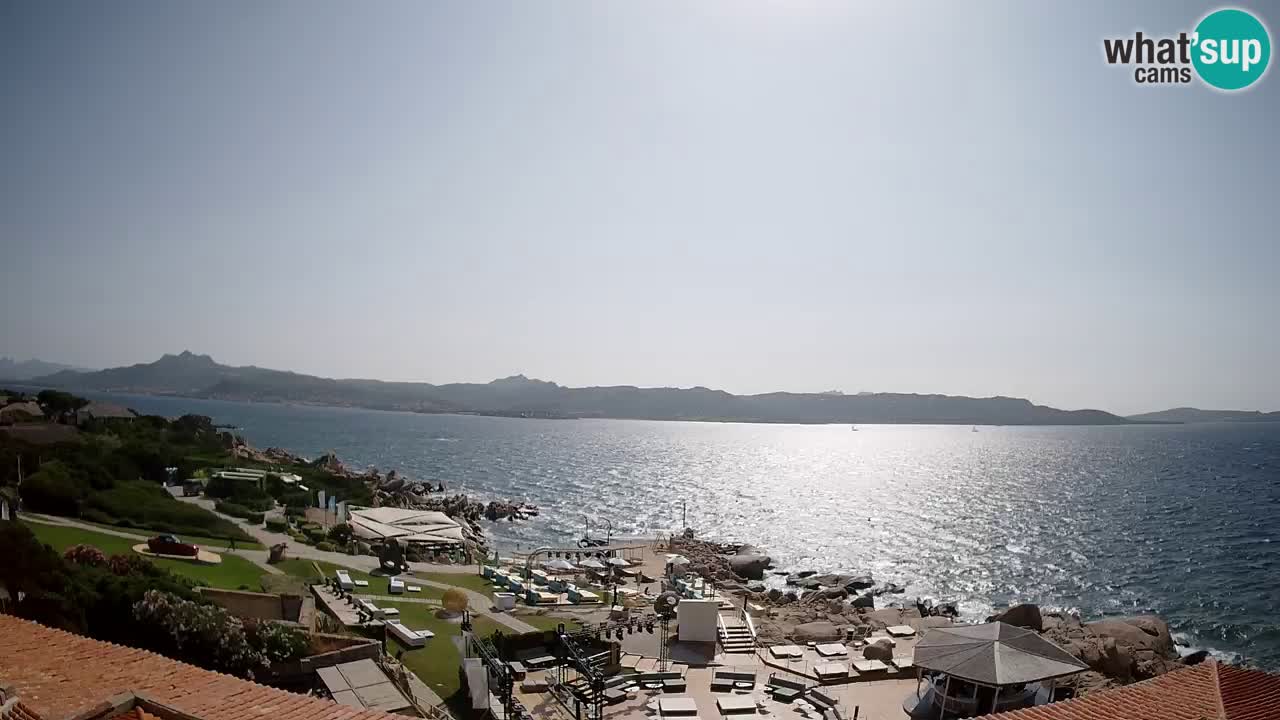 V živo Phi Beach – Forte Cappellini spletna kamera Porto Cervo – Arzachena – Sardinija