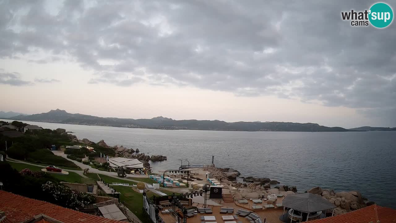 U živo Phi Beach – Forte Cappellini web kamera Porto Cervo – Arzachena – Sardinija