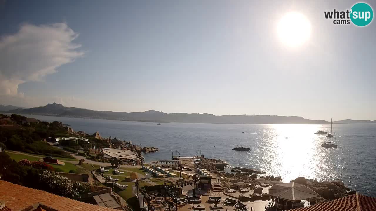 V živo Phi Beach – Forte Cappellini spletna kamera Porto Cervo – Arzachena – Sardinija